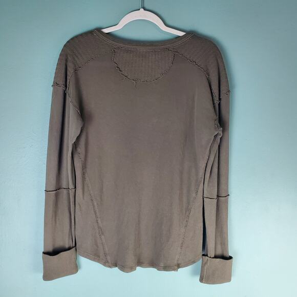 We The Free Womens Dark Green Long Cuffed Sleeve Distressed V-Neck Henley Size M - Picture 2 of 7